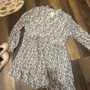 Ivy City Co Blue and White Floral Dress